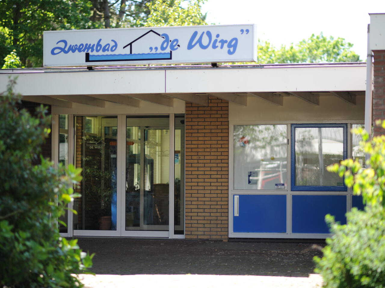 Zwembad De Wirg;  met sluiting bedreigd 
